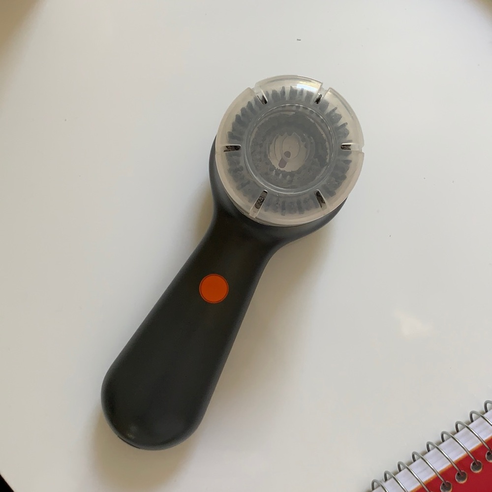 Clarasonic vibrating facial brush